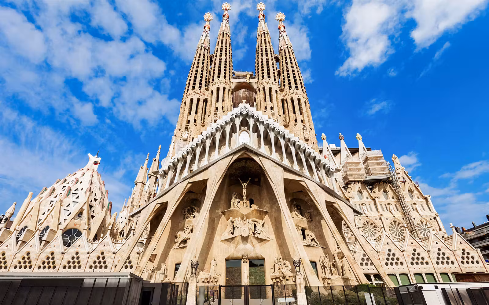 Sagrada Familia: Fast-Track Guided Tour image 4